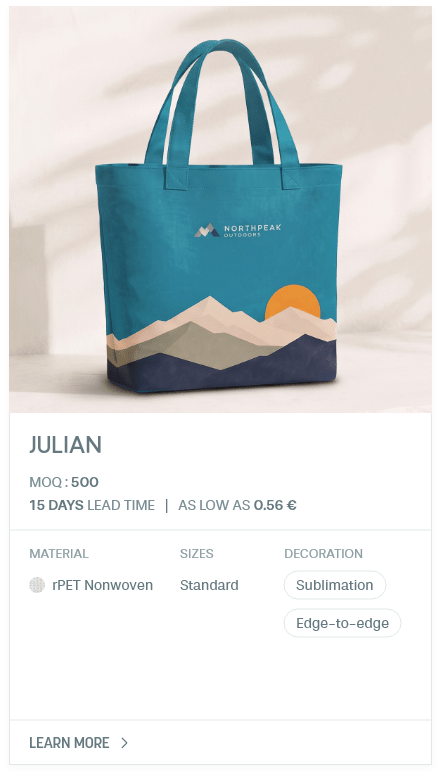 Julian. MOQ : 500. 15 Days LEad Time | As low as 0.56 €. Material: rPET Nonwoven. Sizes: Standard. Decoration: Sublimation, Edge-to-edge.